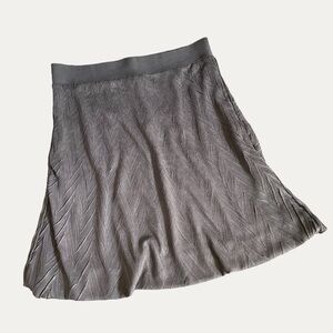Aviu Gray Chevron Knit Bubble Hem Italian Stretch Mini Skirt Size 44, 8 US